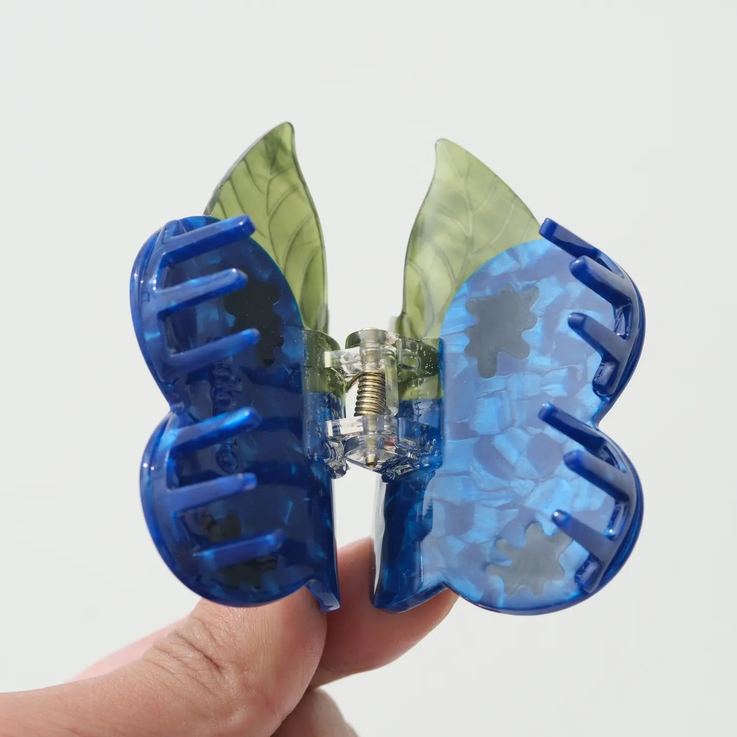 Blueberry Bunch Claw Adorro