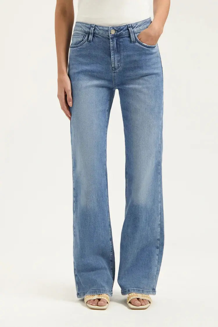 Sophie Straight | Straight Fit Jean - Sprig Beauty Co