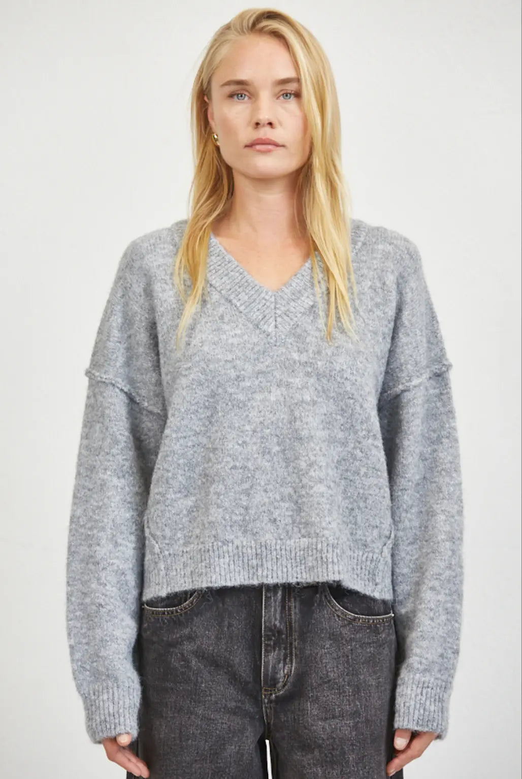 A.ren Braylee Fall Sweater for women, extra small size, cream-colored V-neck knit sweater with ribbed cuffs and hem.