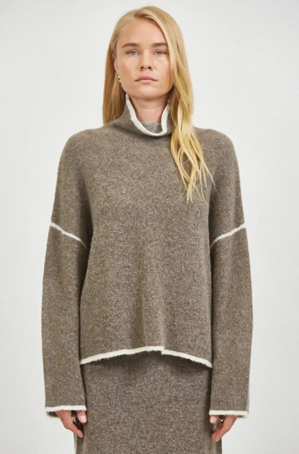 A.ren Brianne Sweater in a soft knit, featuring a cozy fit and classic design, perfect for casual wear.