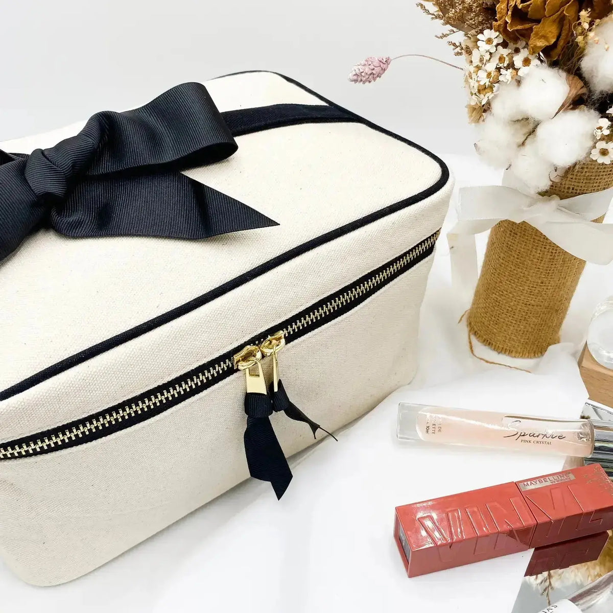 Elloise makeup bag by Bag-All, a stylish skin care bag with a sleek design, perfect for organizing beauty essentials.