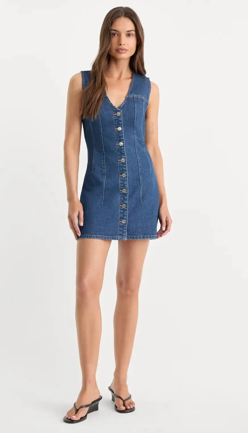 Extra small Good American Harper Denim Dress, casual apparel with a fitted silhouette and classic denim fabric.