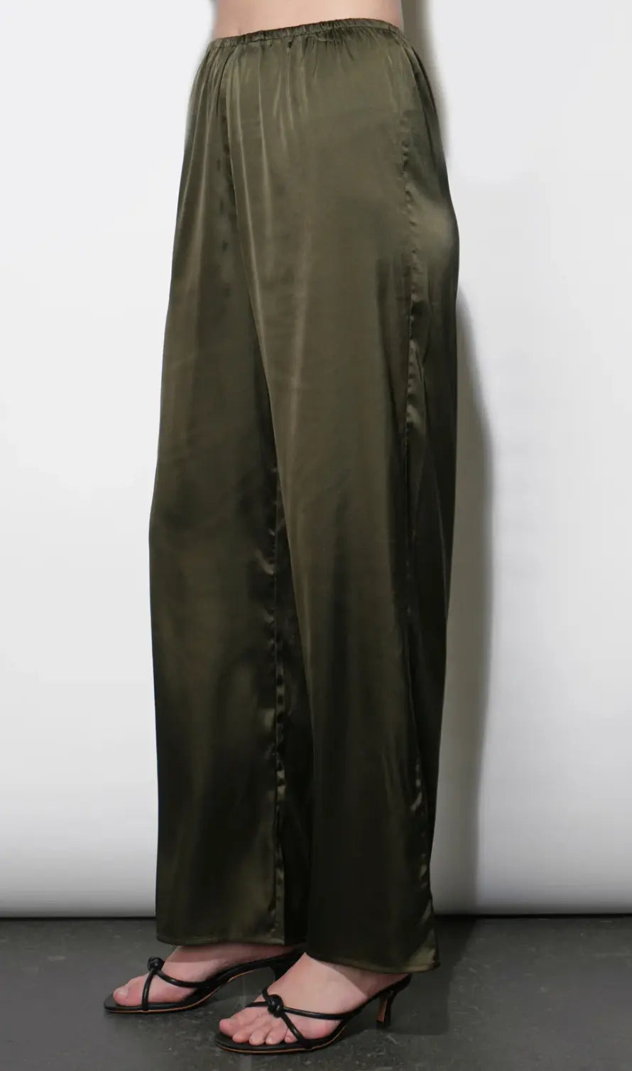 Greylin Fiona wide-leg satin pants in extra small, showcasing smooth fabric and relaxed fit for stylish, comfortable wear.