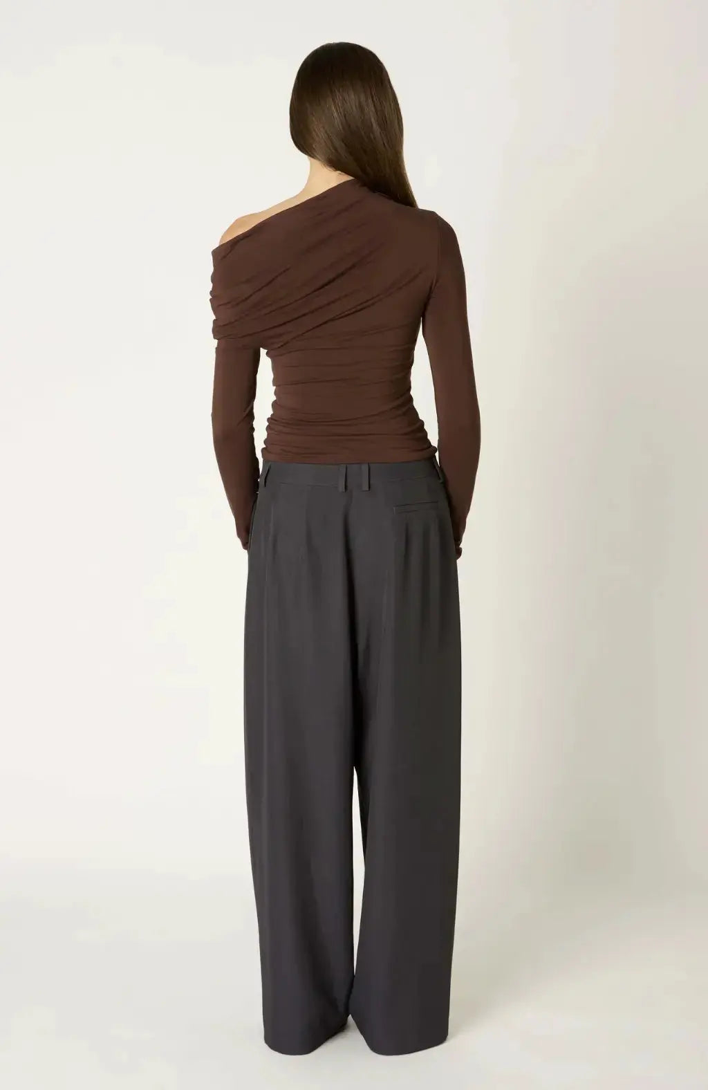 NIA Illarya Top, small size, stylish women's apparel featuring a fitted design and soft fabric.