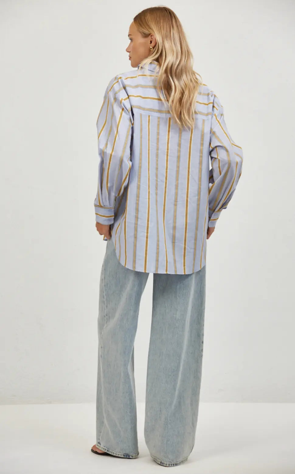 A.ren Bryce shirt in extra small size, featuring a casual apparel design in soft fabric with a classic fit.