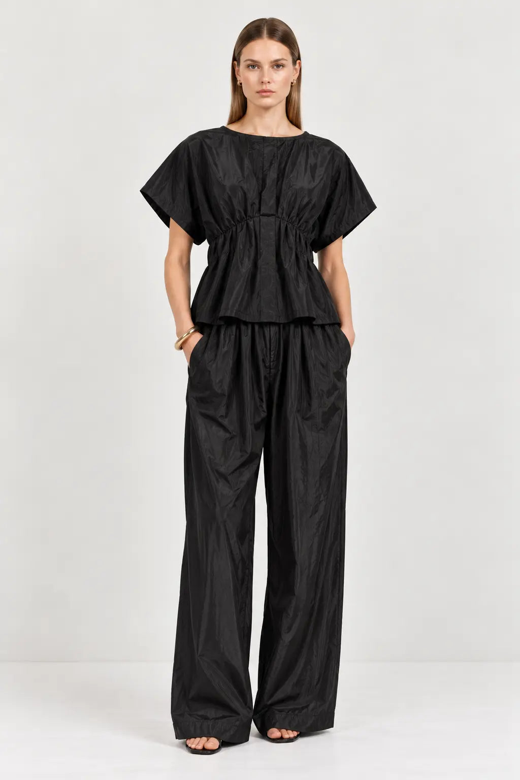 A.ren Atelier Top apparel in a clean, minimalist design