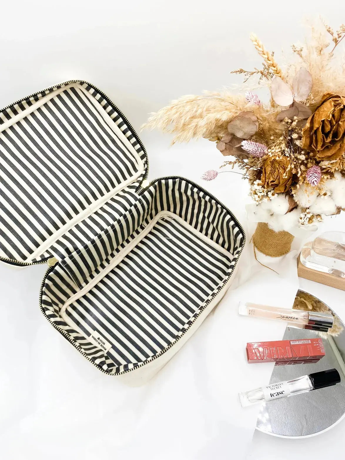 Elloise makeup bag by Bag-All, a stylish skin care organizer with multiple compartments for cosmetics and beauty essentials.