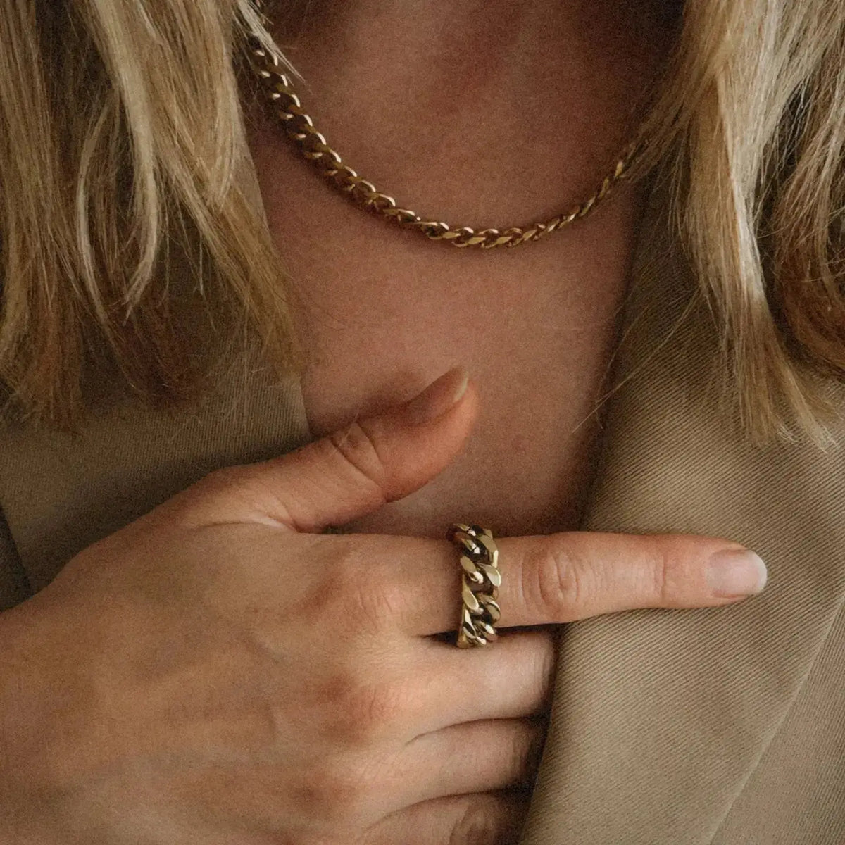 Boem Lana Link Necklace featuring interconnected chain links, elegant jewelry piece in silver-tone finish.