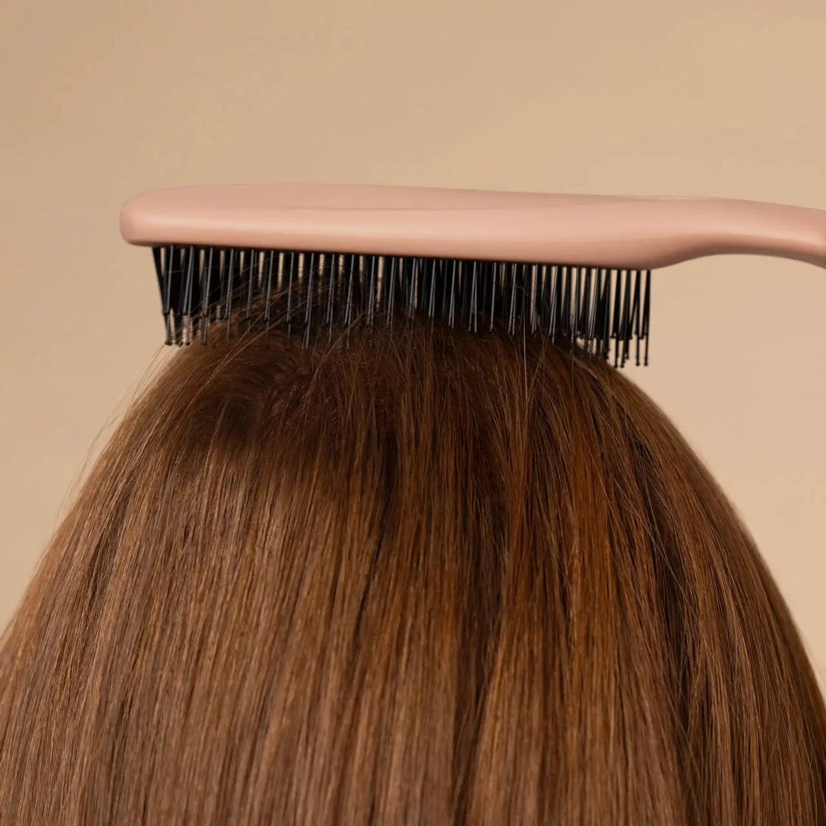 Kitsch Scalp Renewal Brush for hair care and scalp massage, featuring soft bristles for gentle scalp stimulation.