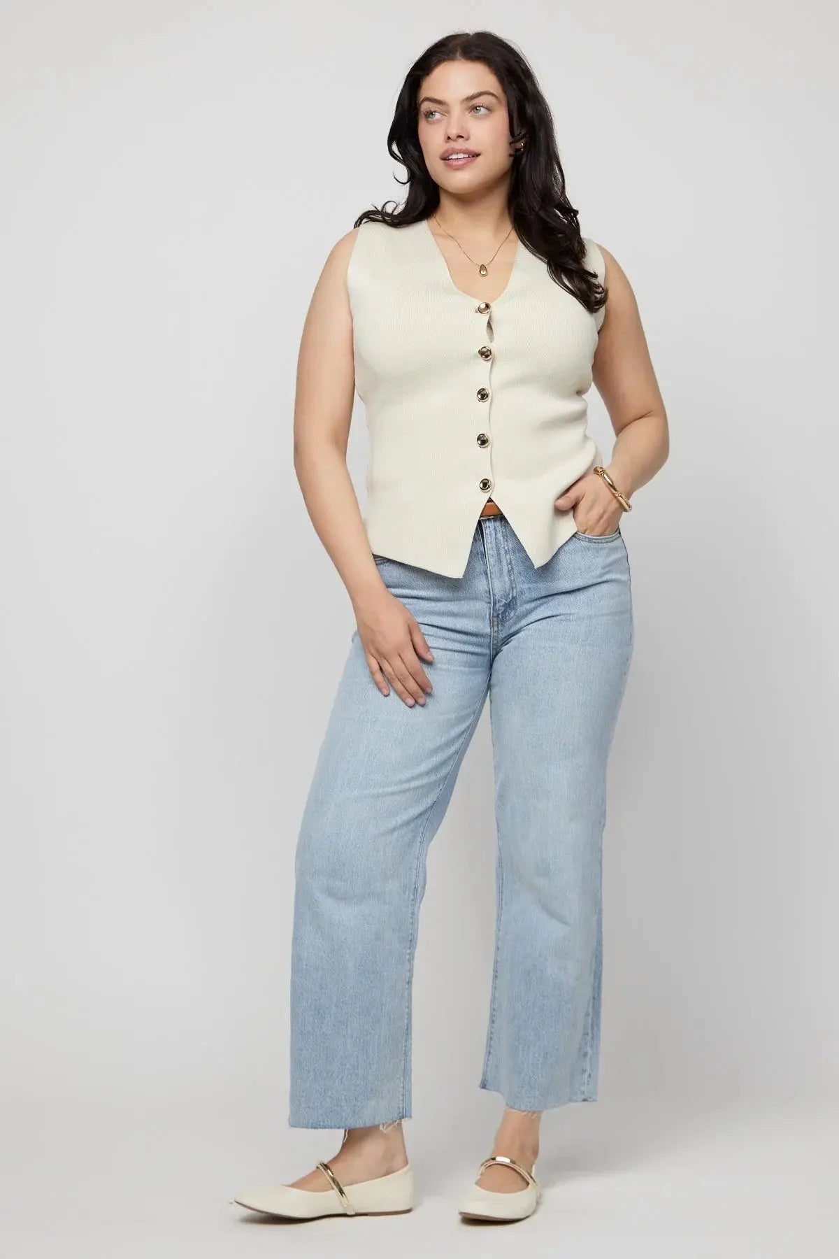 Oliver Logan Aberdeen wide-leg denim jeans, showcasing their relaxed fit and classic denim blue color.